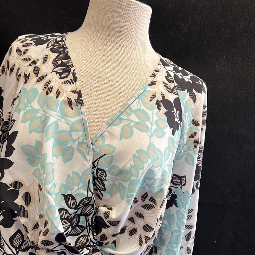 Zapelle Leaf Print Pullover V-neckline Peplum Top